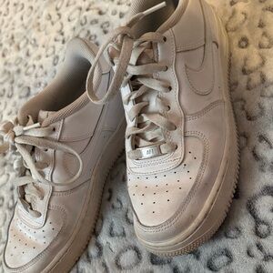 White Nike Air Force 1